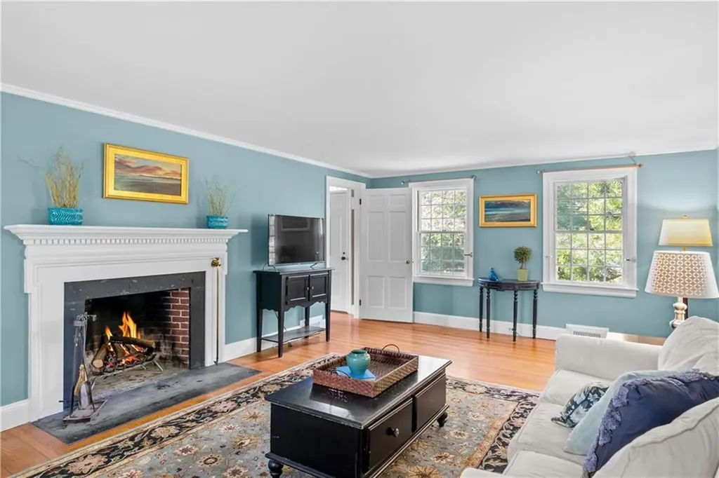 72 Ferry Lane Barrington RI 02806
