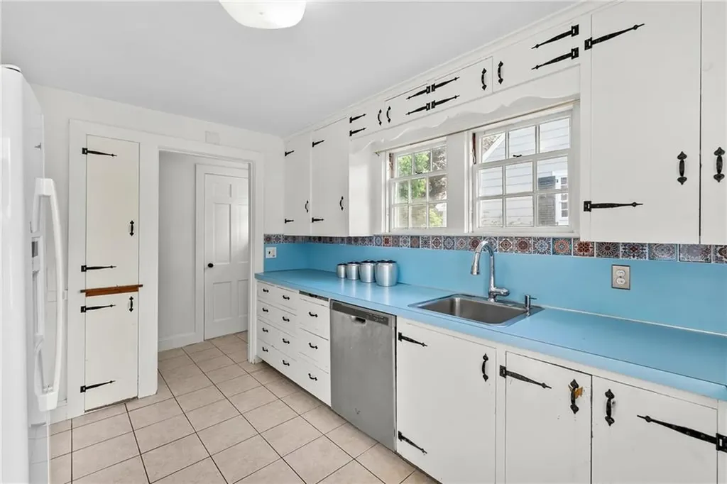 72 Ferry Lane Barrington RI 02806