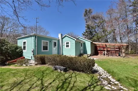 58 Vaucluse Avenue Middletown RI 02842
