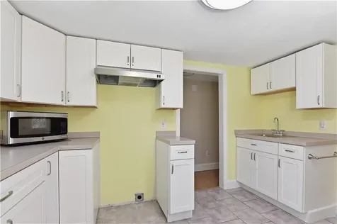 58 Vaucluse Avenue Middletown RI 02842