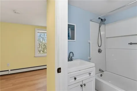 58 Vaucluse Avenue Middletown RI 02842