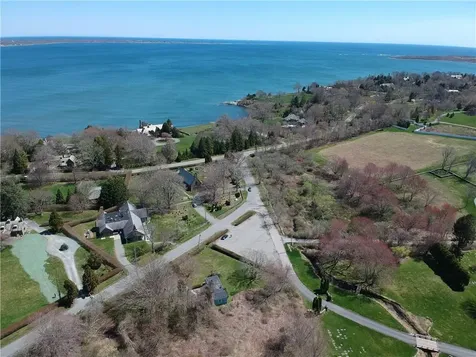58 Vaucluse Avenue Middletown RI 02842
