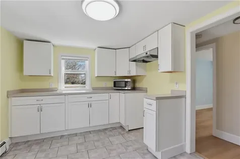 58 Vaucluse Avenue Middletown RI 02842