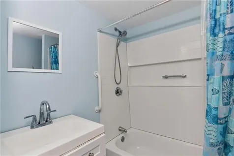 58 Vaucluse Avenue Middletown RI 02842