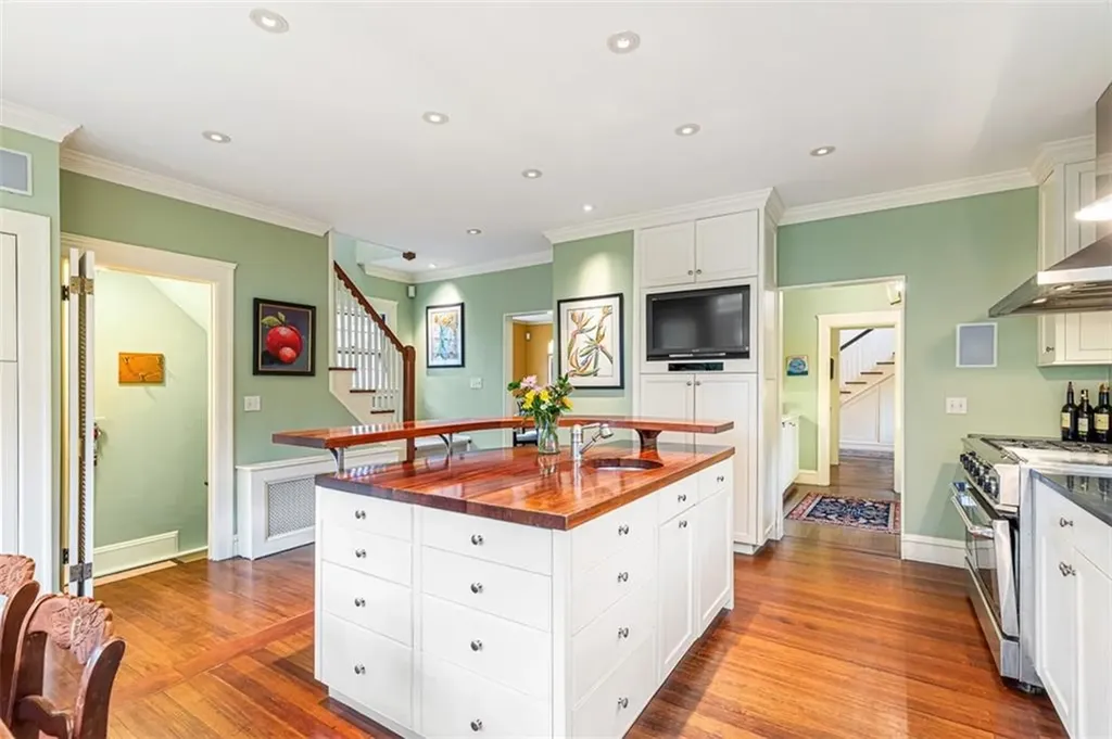 76 Freeman Parkway Providence RI 02906