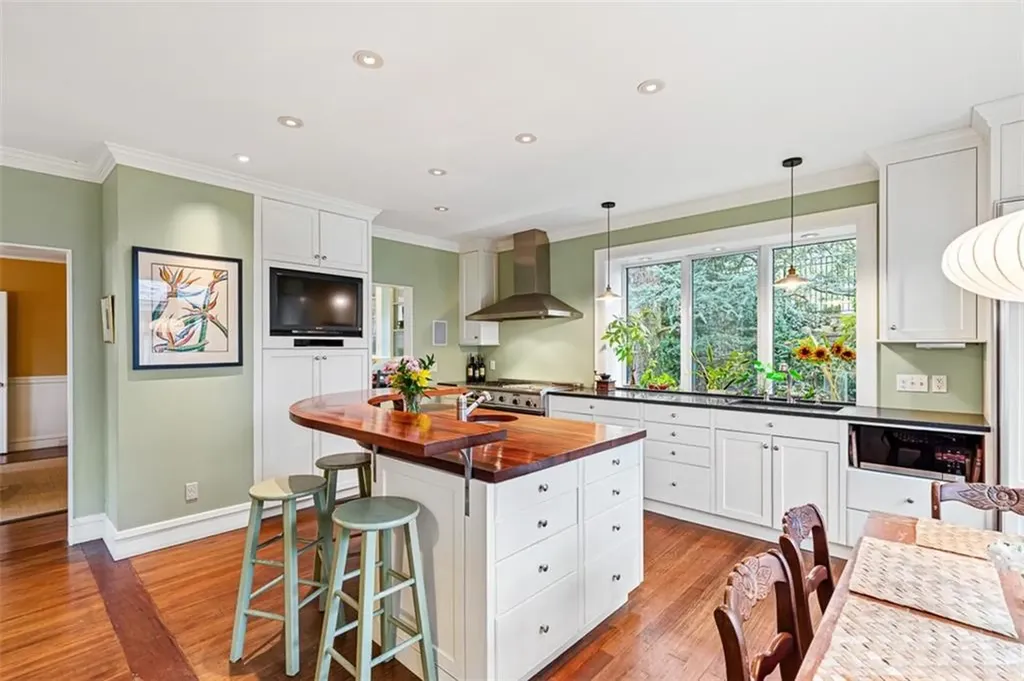 76 Freeman Parkway Providence RI 02906