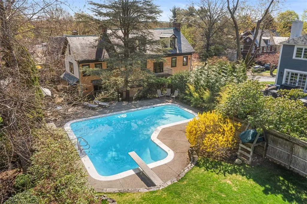 76 Freeman Parkway Providence RI 02906