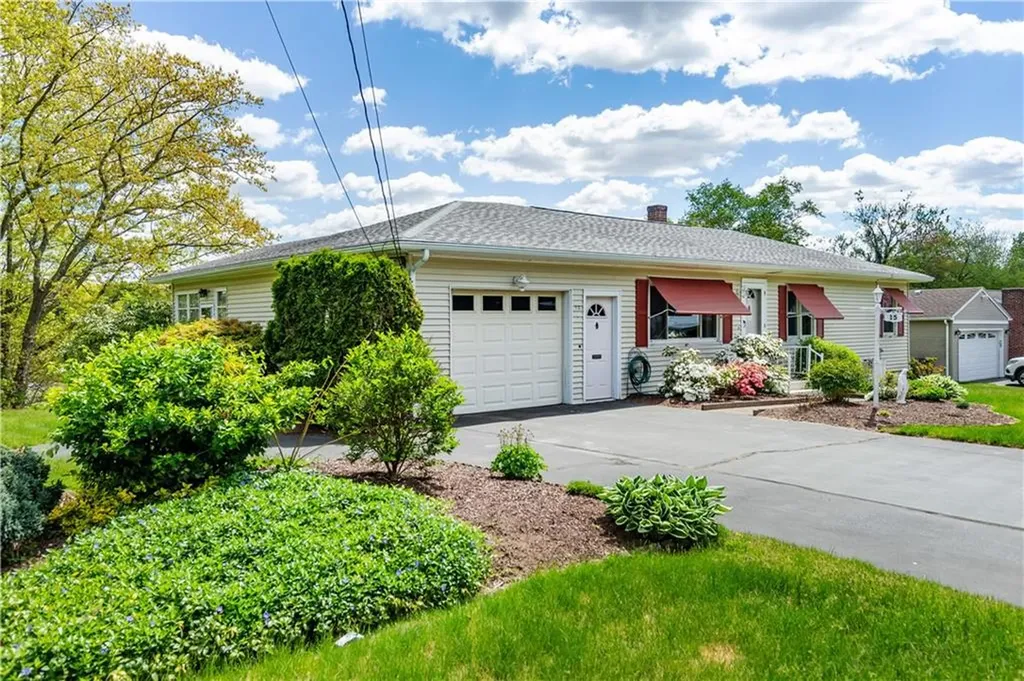 15 Lakeside Drive Smithfield RI 02917