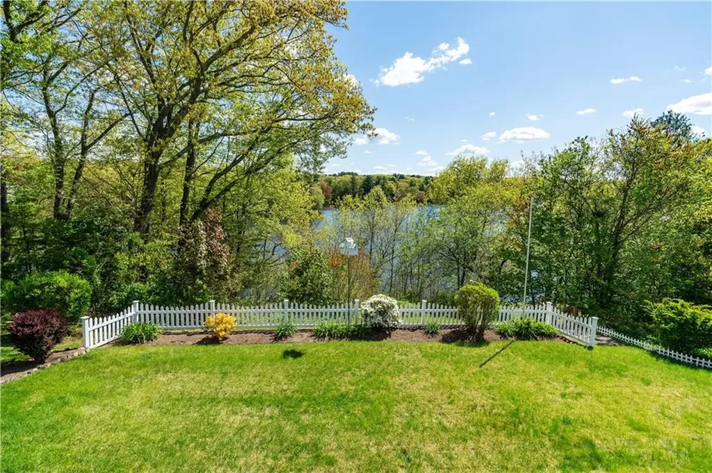 15 Lakeside Drive Smithfield RI 02917