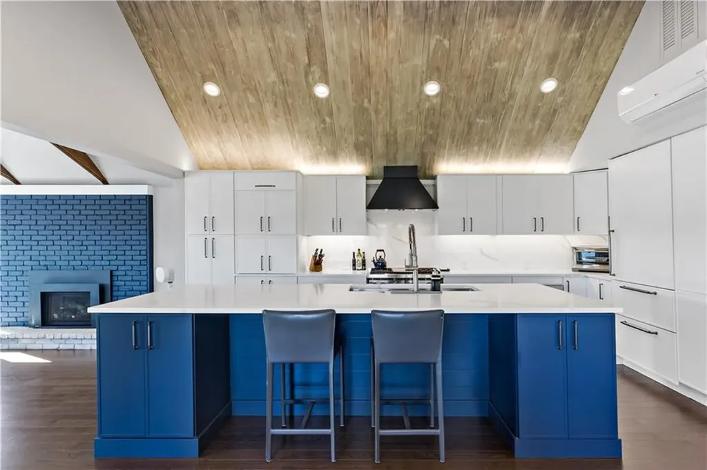166 New Meadow Road Barrington RI 02806