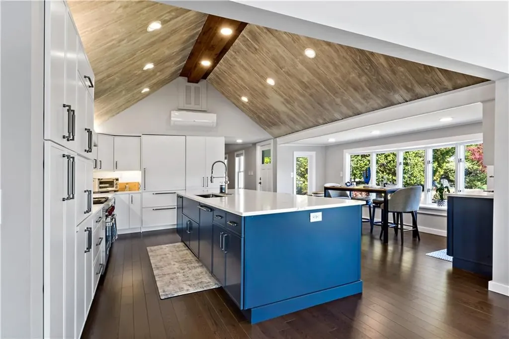 166 New Meadow Road Barrington RI 02806