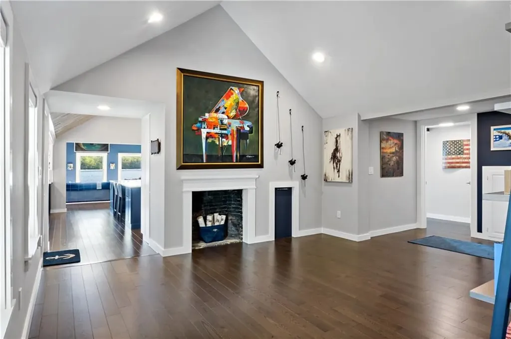 166 New Meadow Road Barrington RI 02806