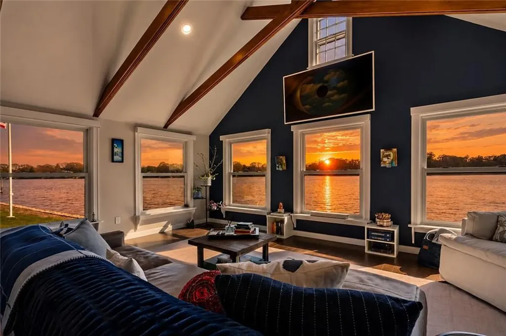 166 New Meadow Road Barrington RI 02806