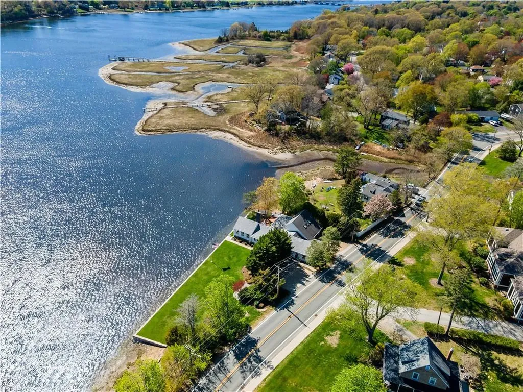 166 New Meadow Road Barrington RI 02806