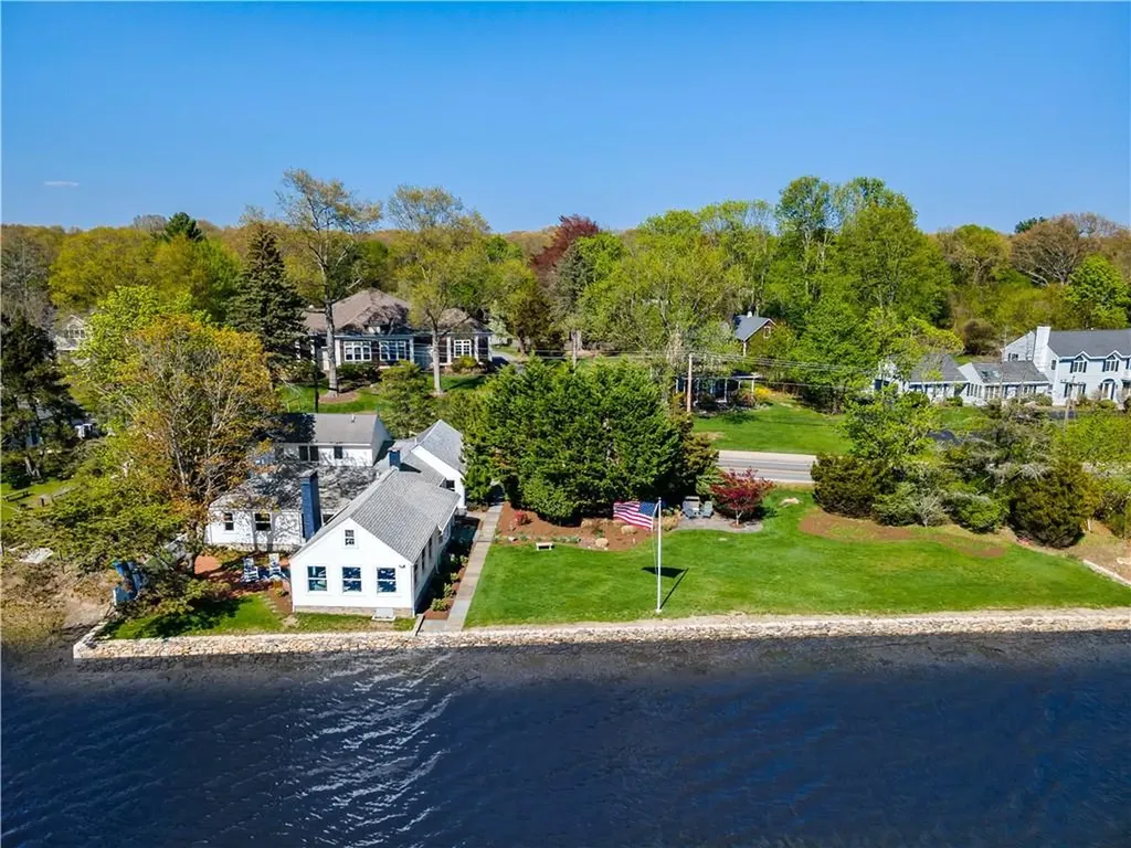 166 New Meadow Road Barrington RI 02806