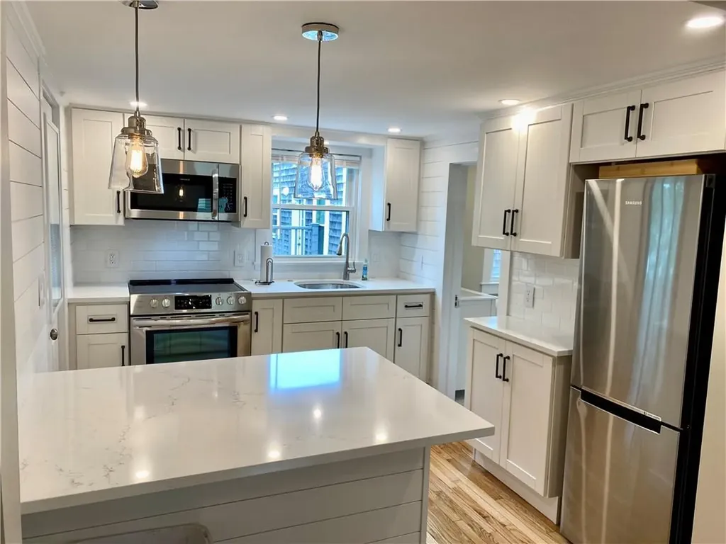 5 Simmons Street Newport RI 02840