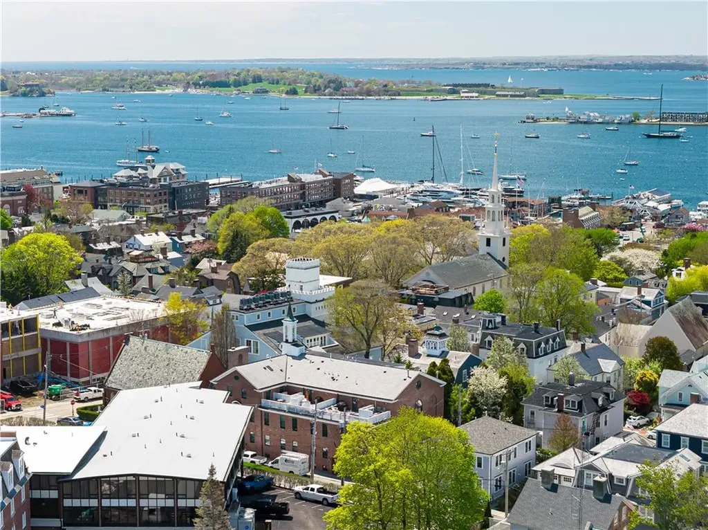 27 High Street Newport RI 02840