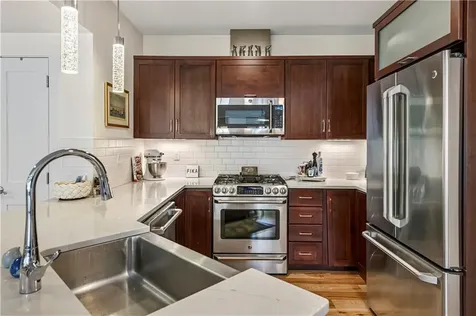 27 High Street Newport RI 02840