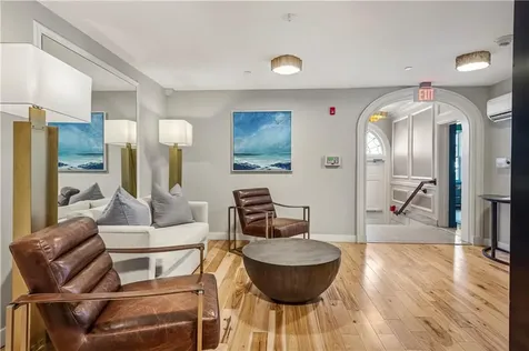 27 High Street Newport RI 02840