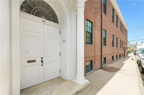 27 High Street Newport RI 02840