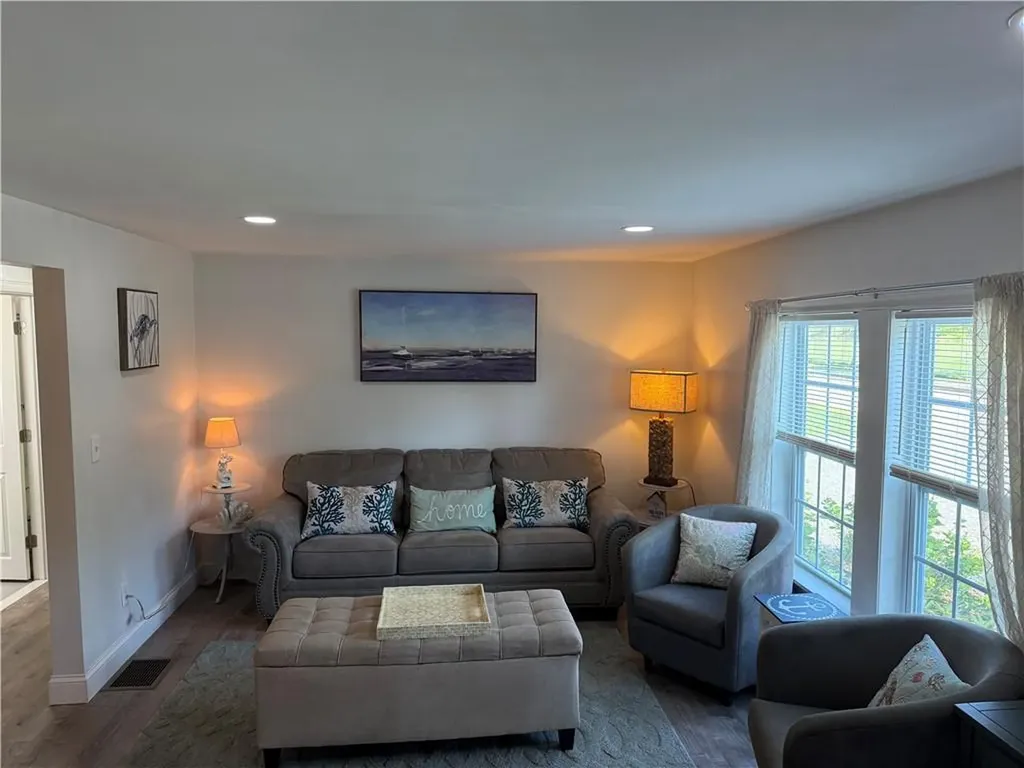 194 South Pier Road Narragansett RI 02882