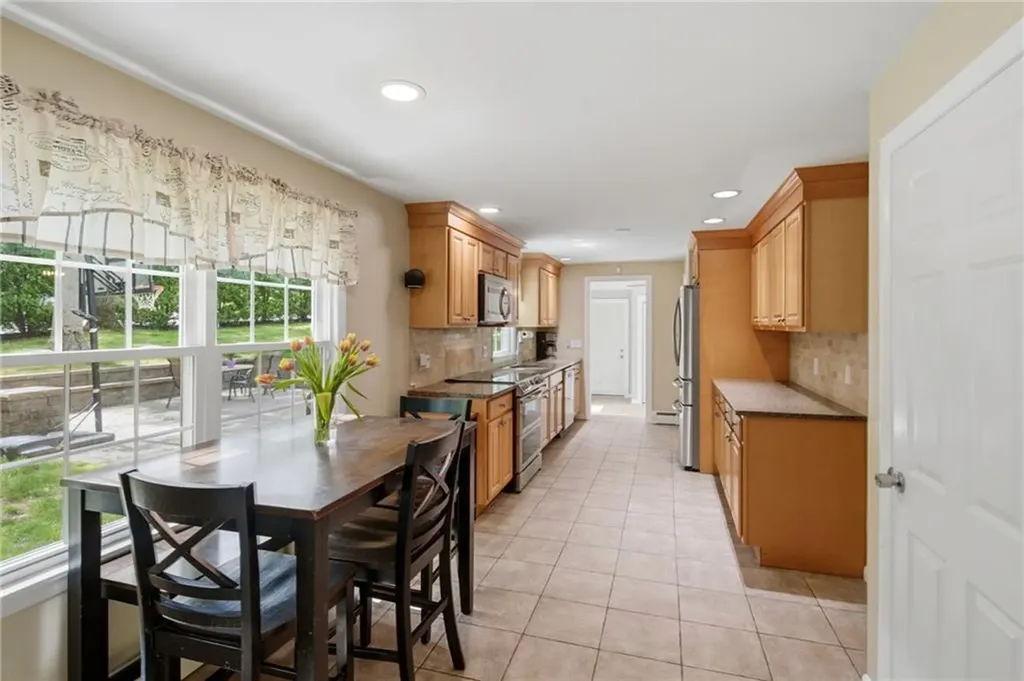 66 Maplewood Drive East Greenwich RI 02818