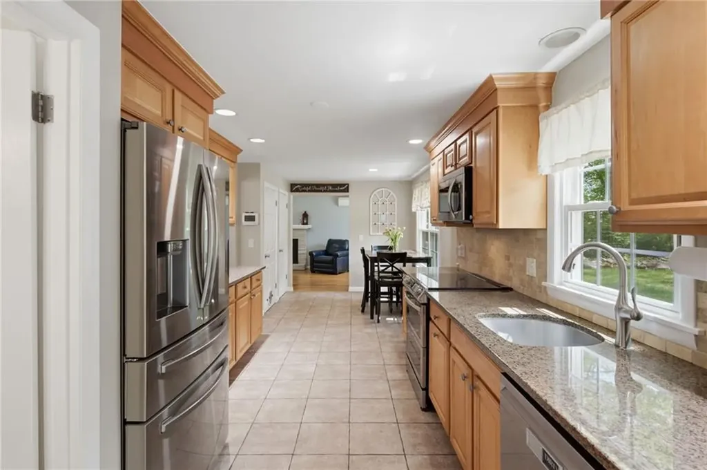 66 Maplewood Drive East Greenwich RI 02818