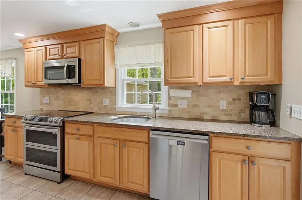 66 Maplewood Drive East Greenwich RI 02818