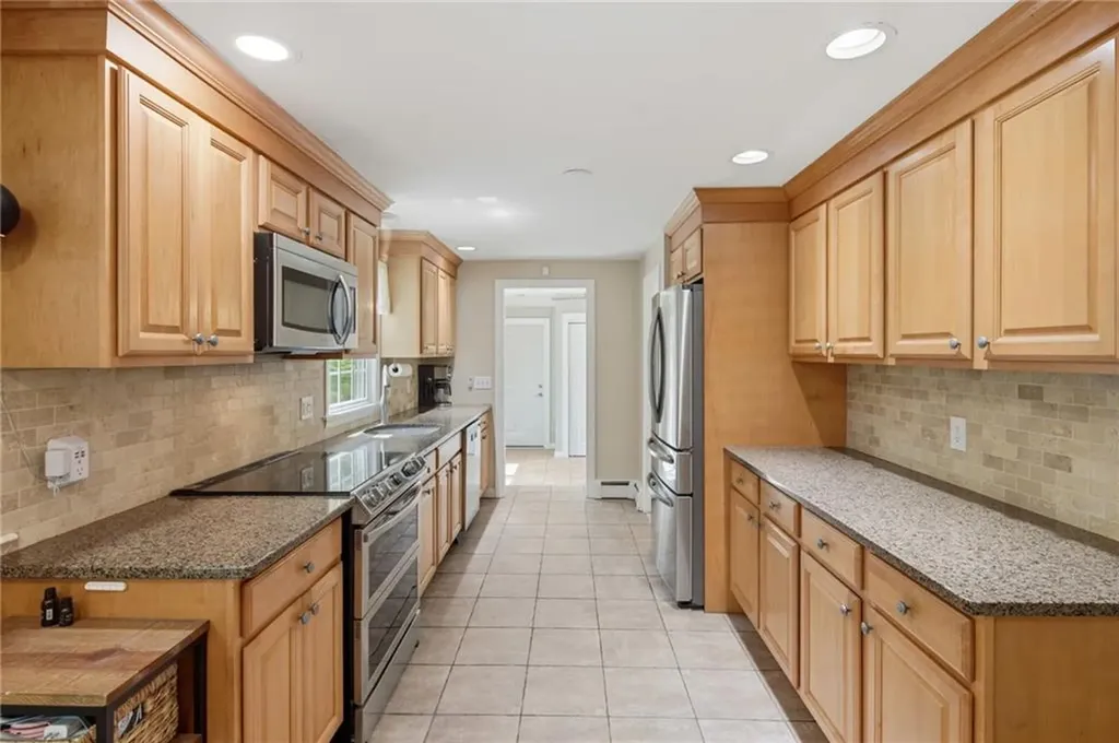 66 Maplewood Drive East Greenwich RI 02818