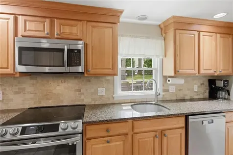 66 Maplewood Drive East Greenwich RI 02818