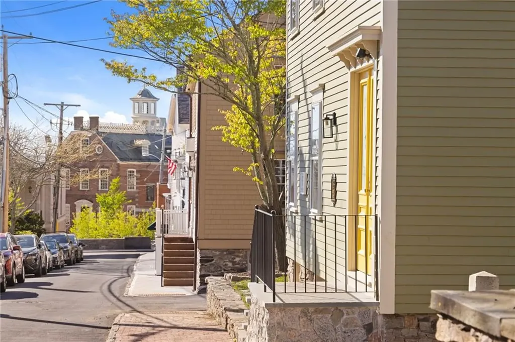 18 Barney Street Newport RI 02840