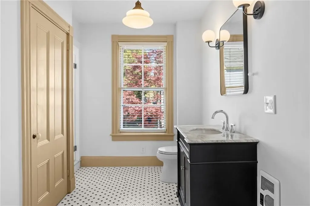 18 Barney Street Newport RI 02840