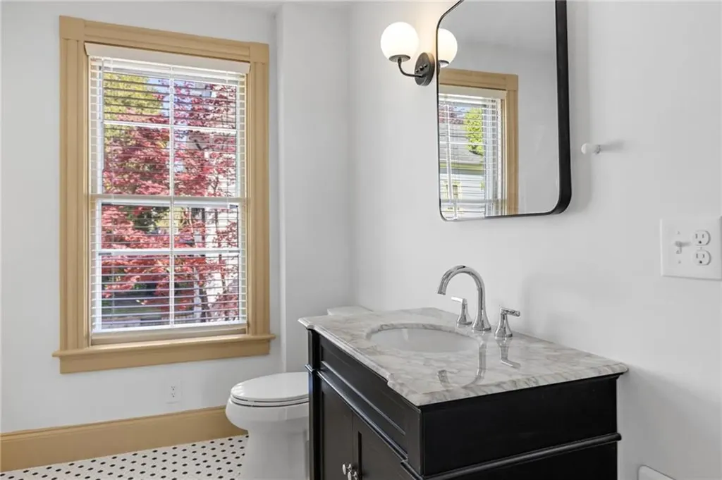 18 Barney Street Newport RI 02840