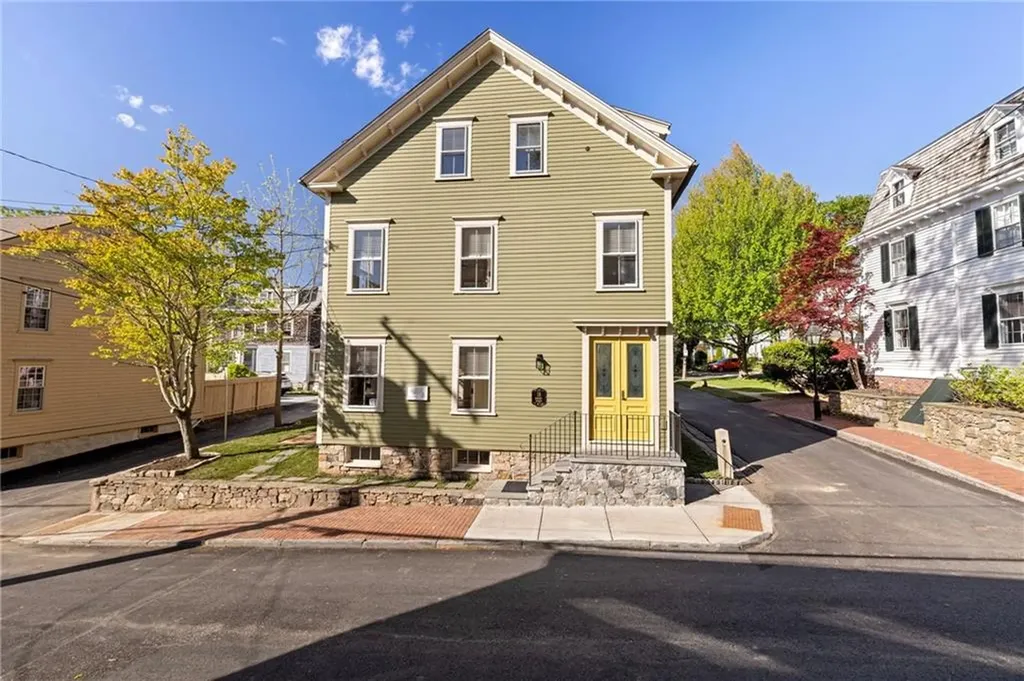 18 Barney Street Newport RI 02840