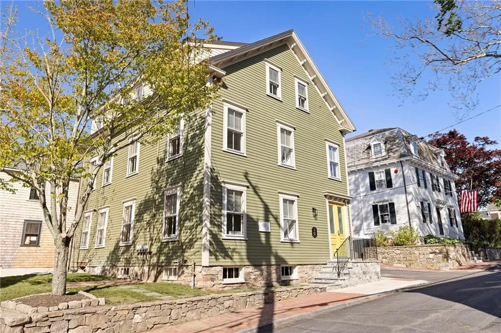 18 Barney Street Newport RI 02840