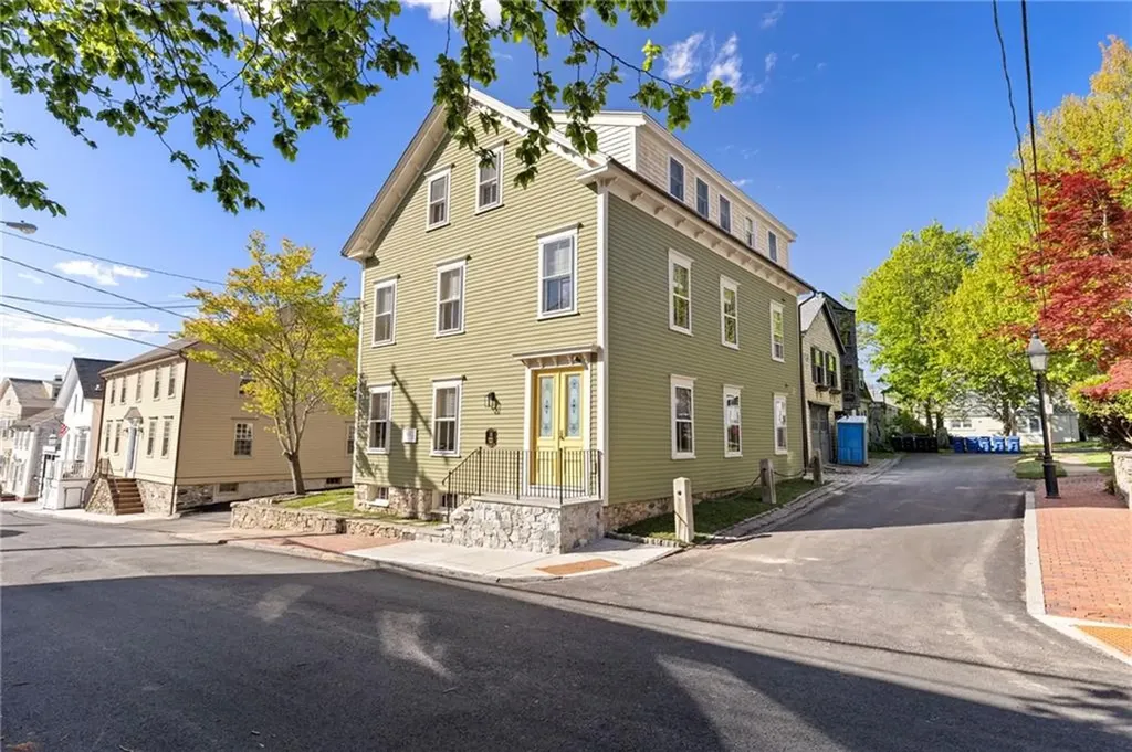 18 Barney Street Newport RI 02840