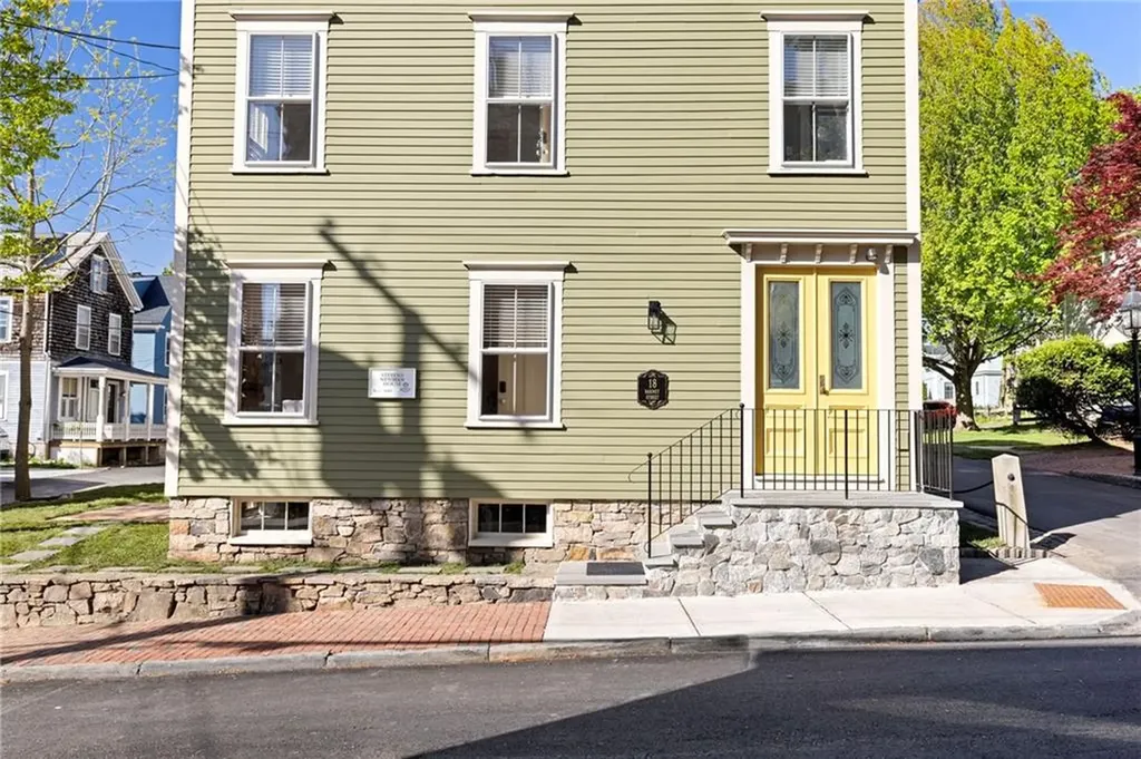 18 Barney Street Newport RI 02840
