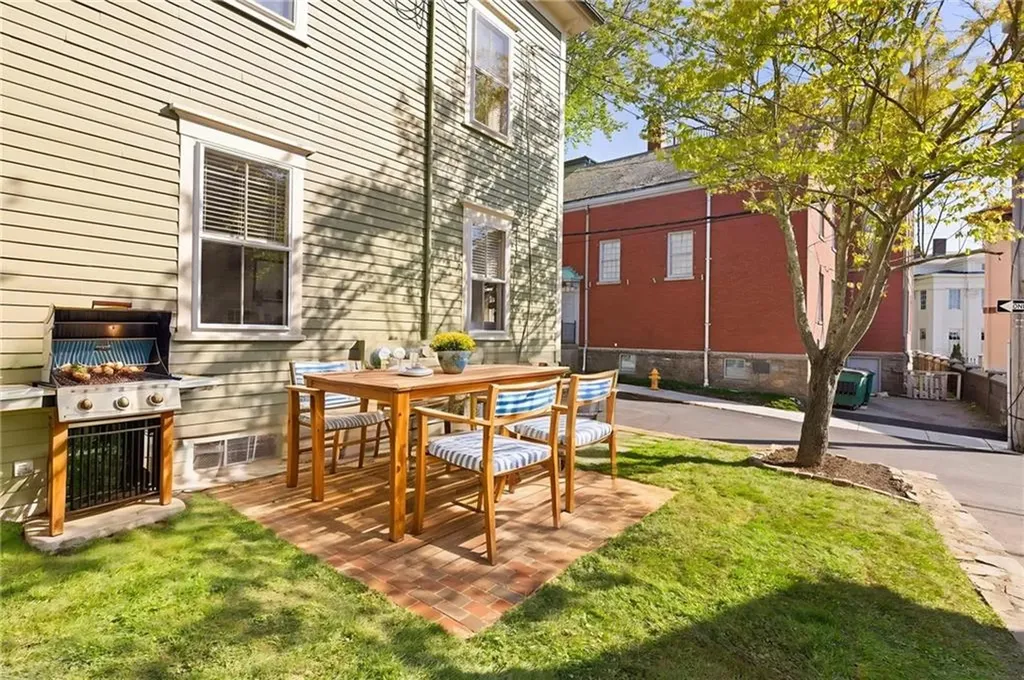 18 Barney Street Newport RI 02840