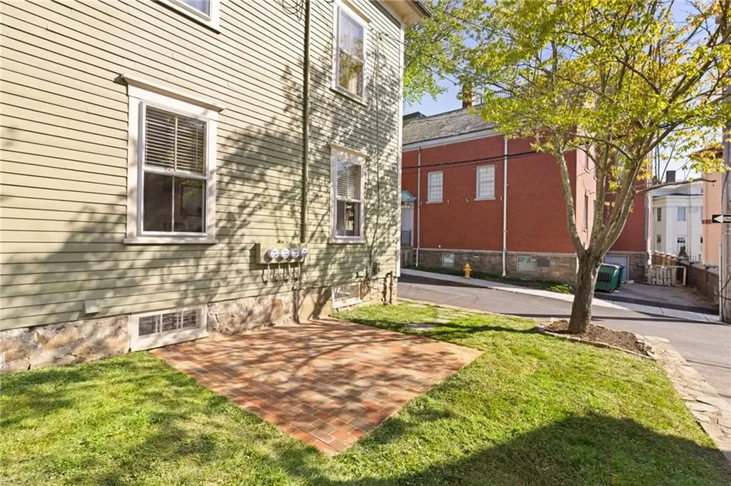 18 Barney Street Newport RI 02840