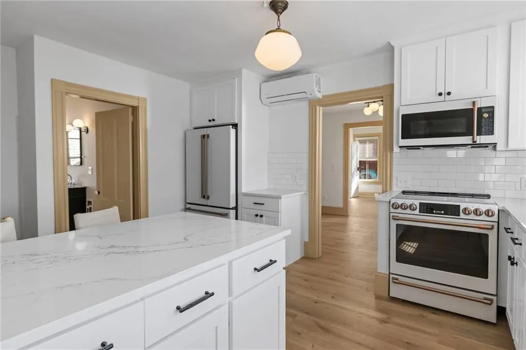 18 Barney Street Newport RI 02840