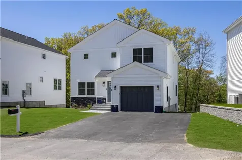9 Stoneridge Road Smithfield RI 02917