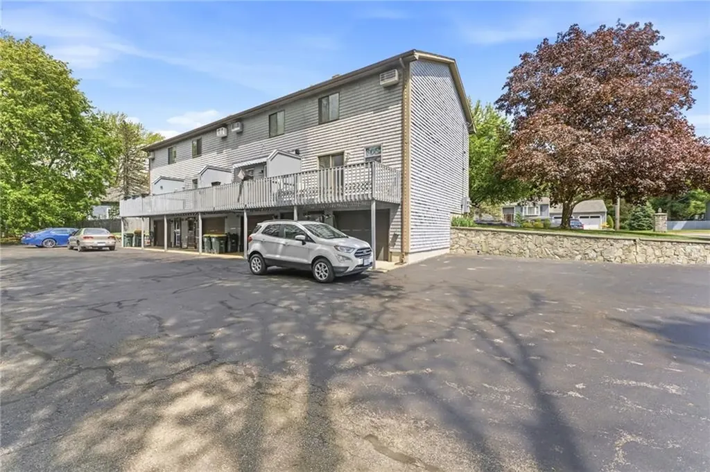 63 Esmond Street Smithfield RI 02917