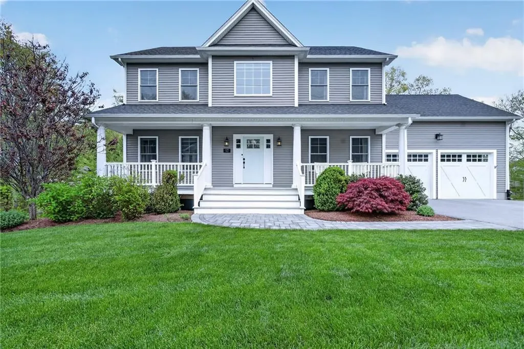 12 Vincent Way Cumberland RI 02864