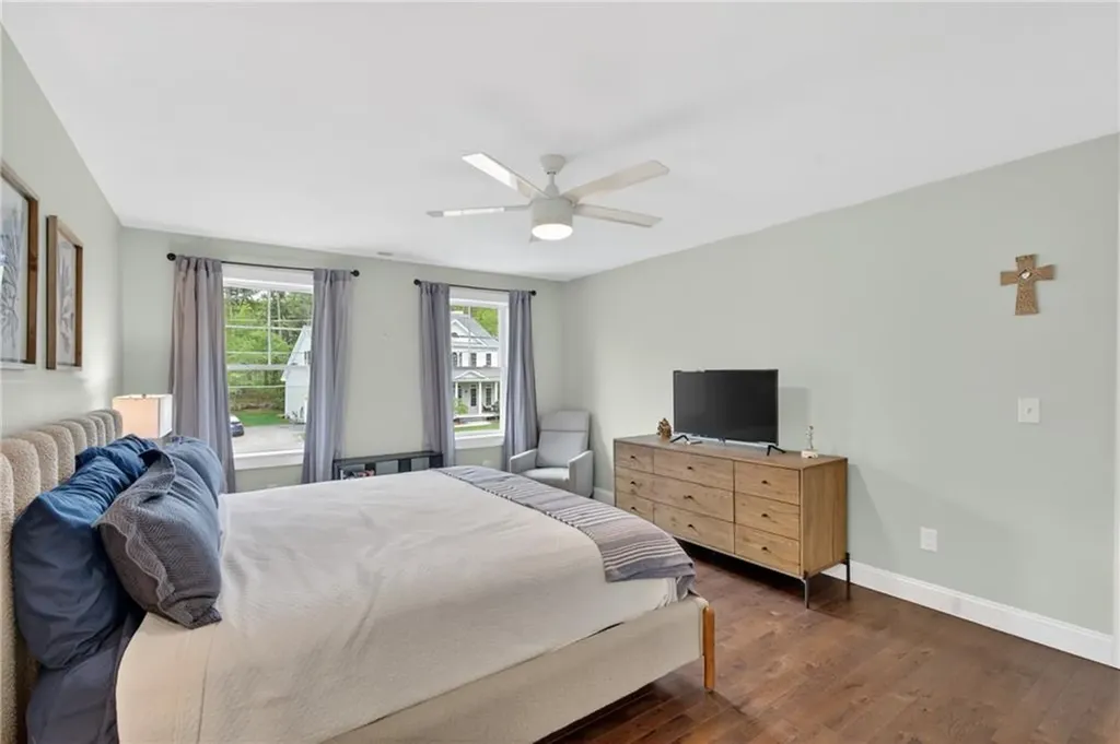 12 Vincent Way Cumberland RI 02864
