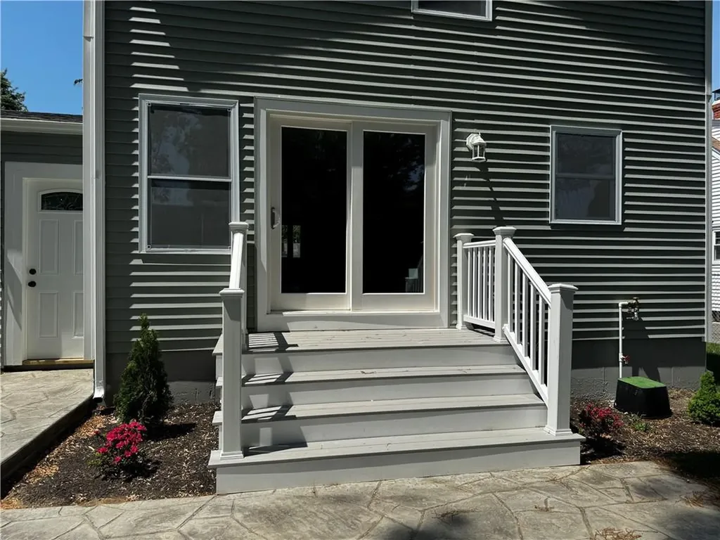 77 Ash Street Lincoln RI 02865
