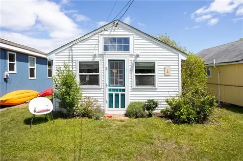 64 61 Burnside Avenue Narragansett RI 02882