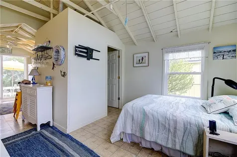 64 61 Burnside Avenue Narragansett RI 02882