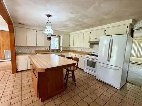 6 Lakewood Drive Narragansett RI 02882
