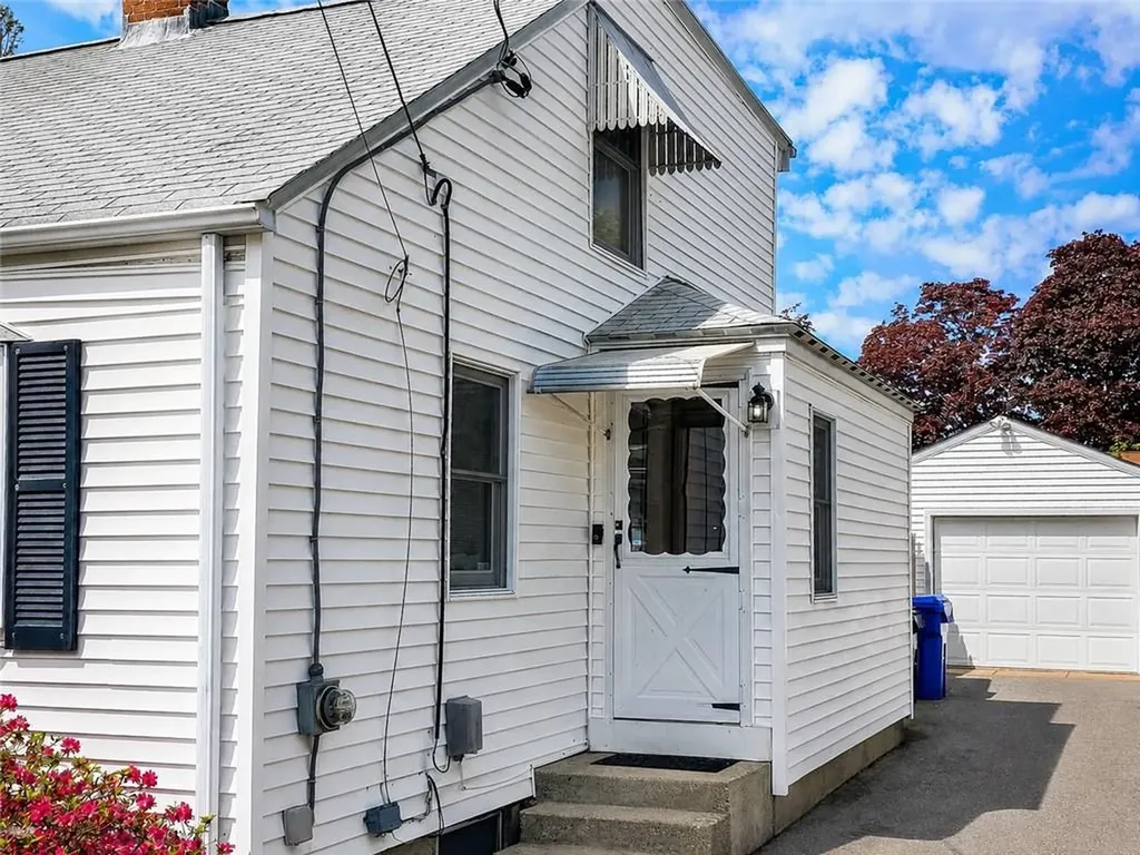 111 Slater Park Avenue Pawtucket RI 02861