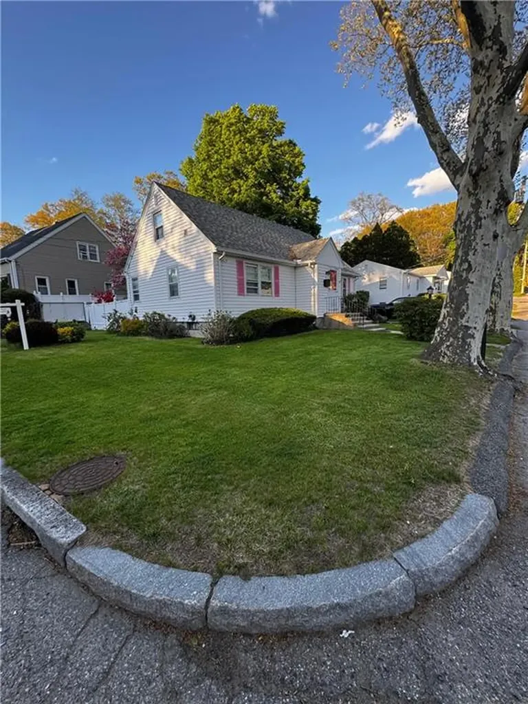 4 Dunbar Street Providence RI 02909